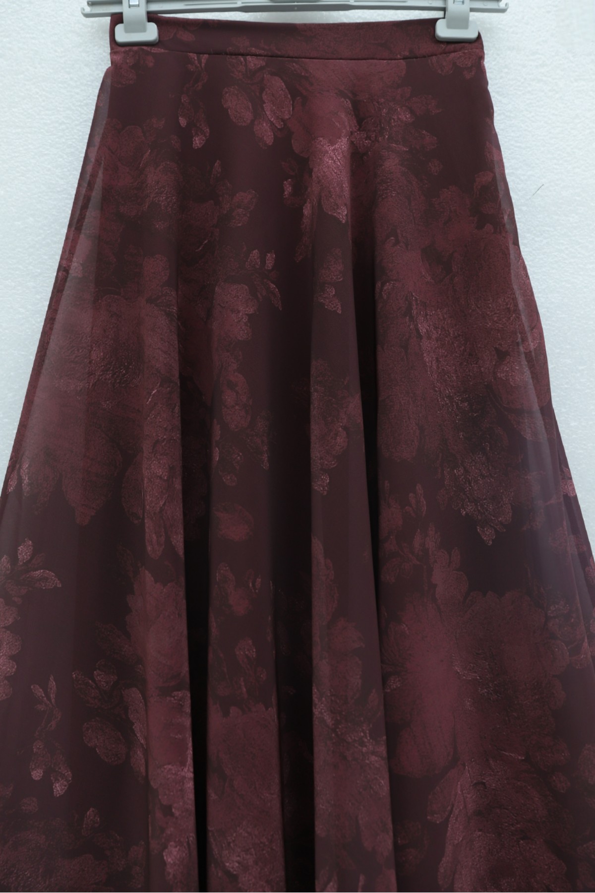 تنورة شيفون مبطنة بنقوش وسحاب جانبي -بوردو