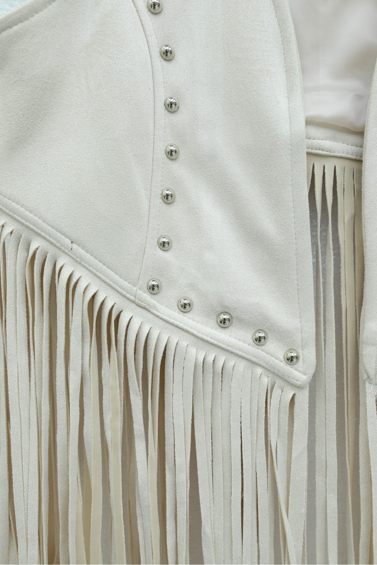 Taş Detaylı Püsküllü Droplu Süet Yelek -Taş