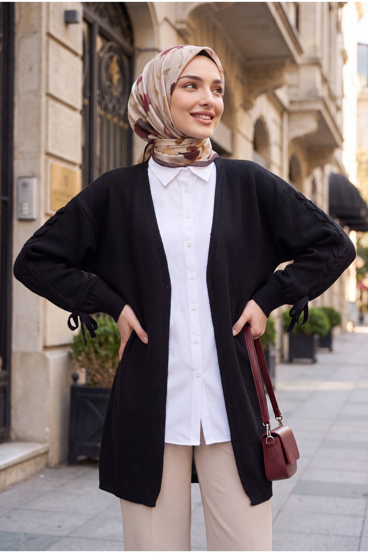 Loose-fitting knitted cardigan with braided sleeves -Black