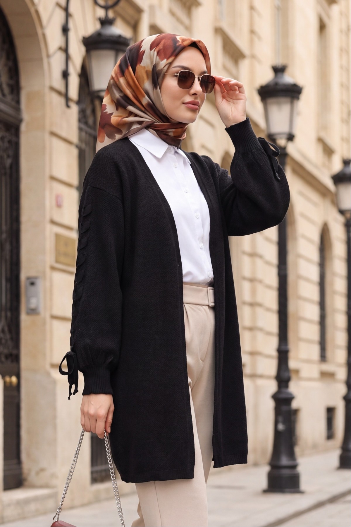 Loose-fitting knitted cardigan with braided sleeves -Black