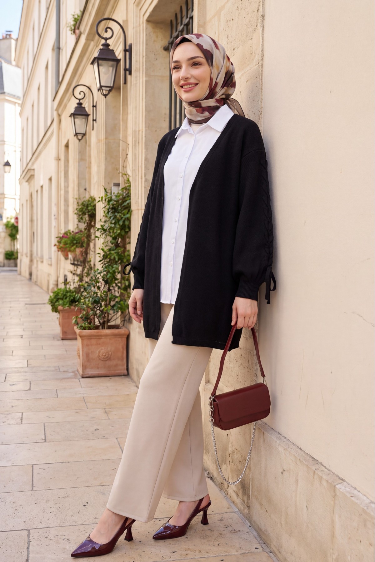 Loose-fitting knitted cardigan with braided sleeves -Black