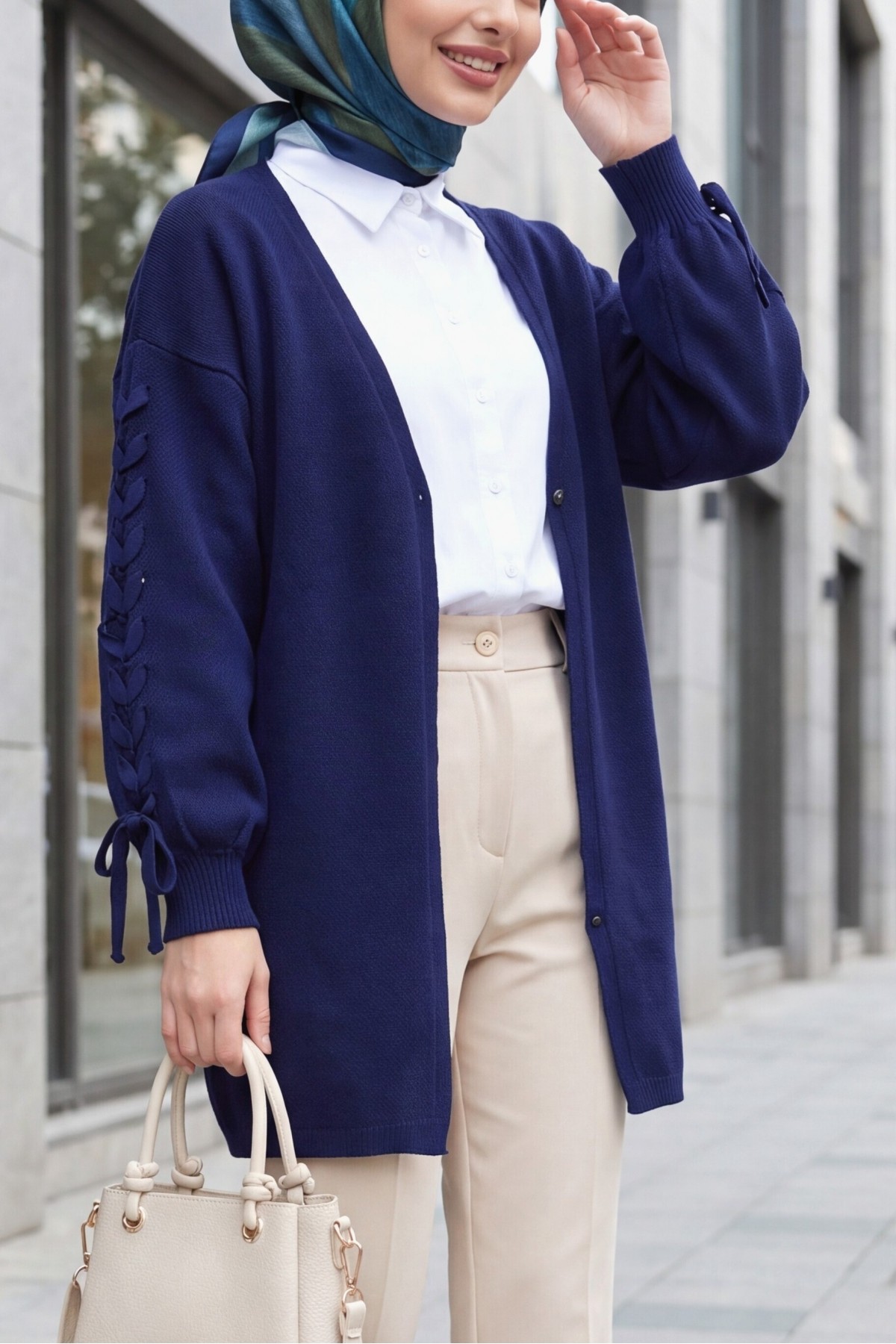 Loose-fitting knitted cardigan with braided sleeves -Navy blue