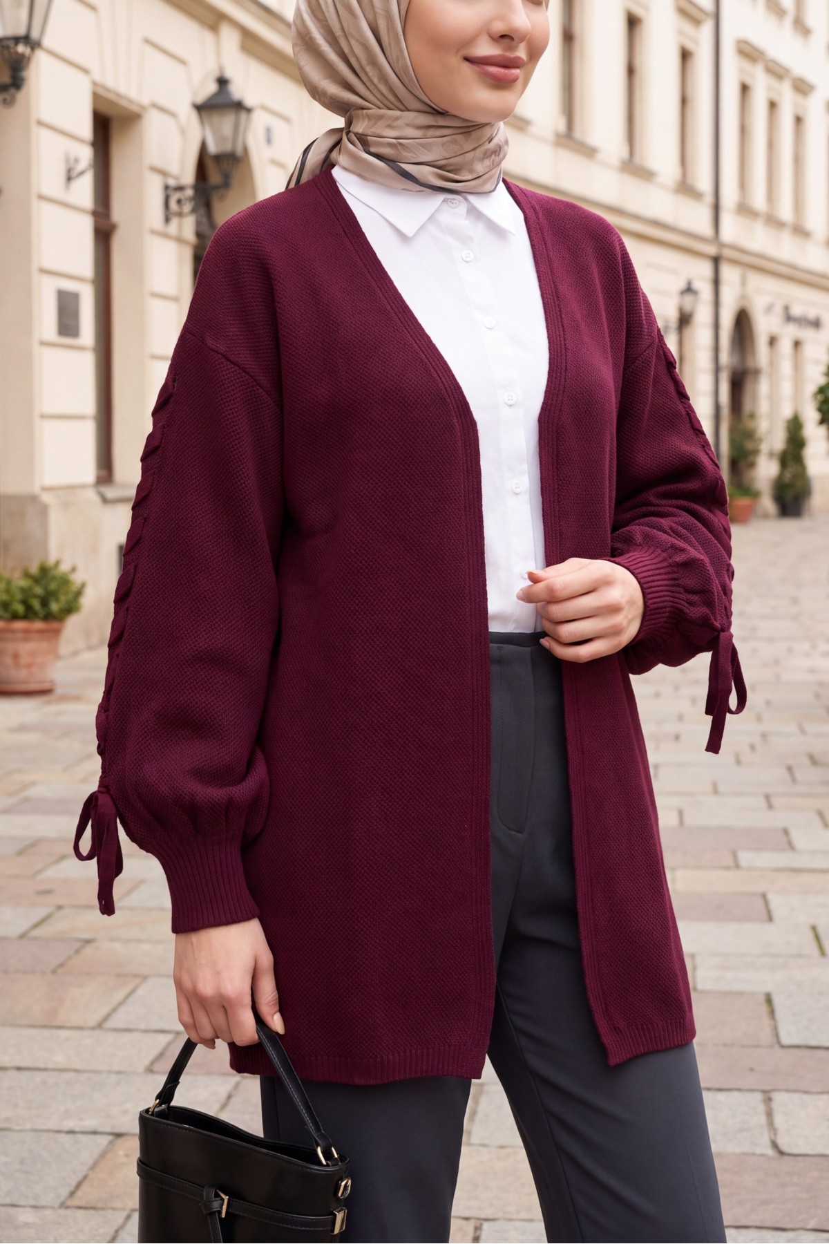 Loose-fitting knitted cardigan with braided sleeves -Maroon