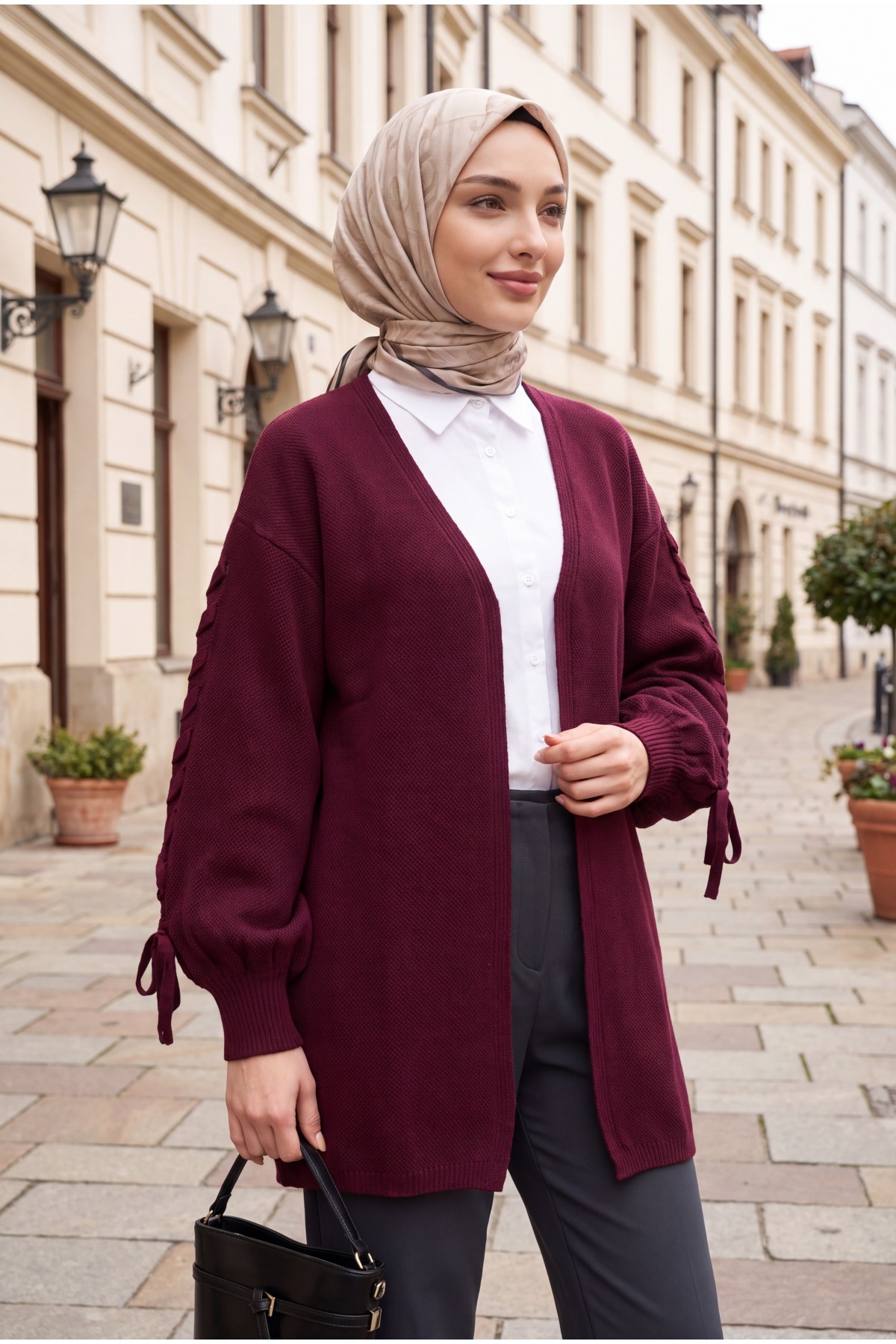 Loose-fitting knitted cardigan with braided sleeves -Maroon