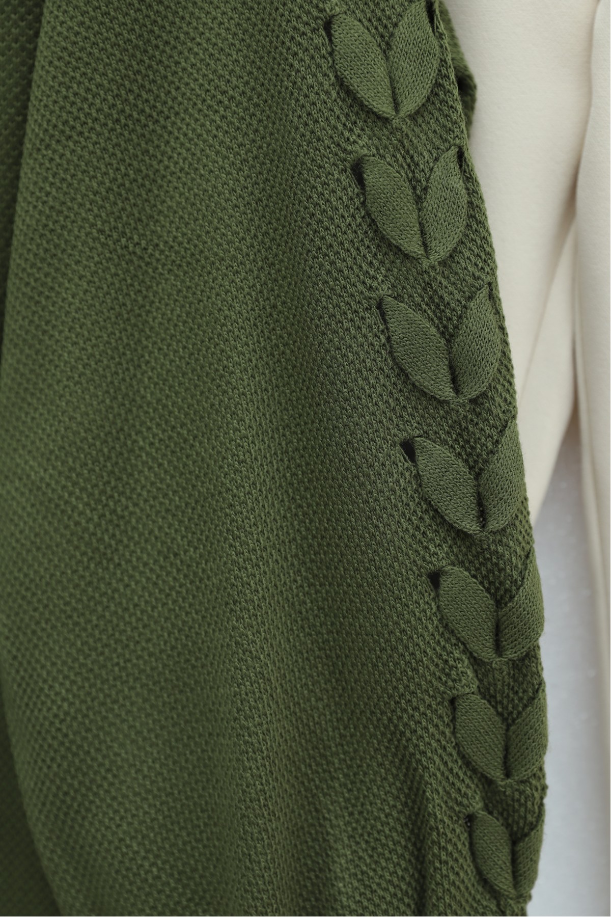 Loose-fitting knitted cardigan with braided sleeves -Khaki