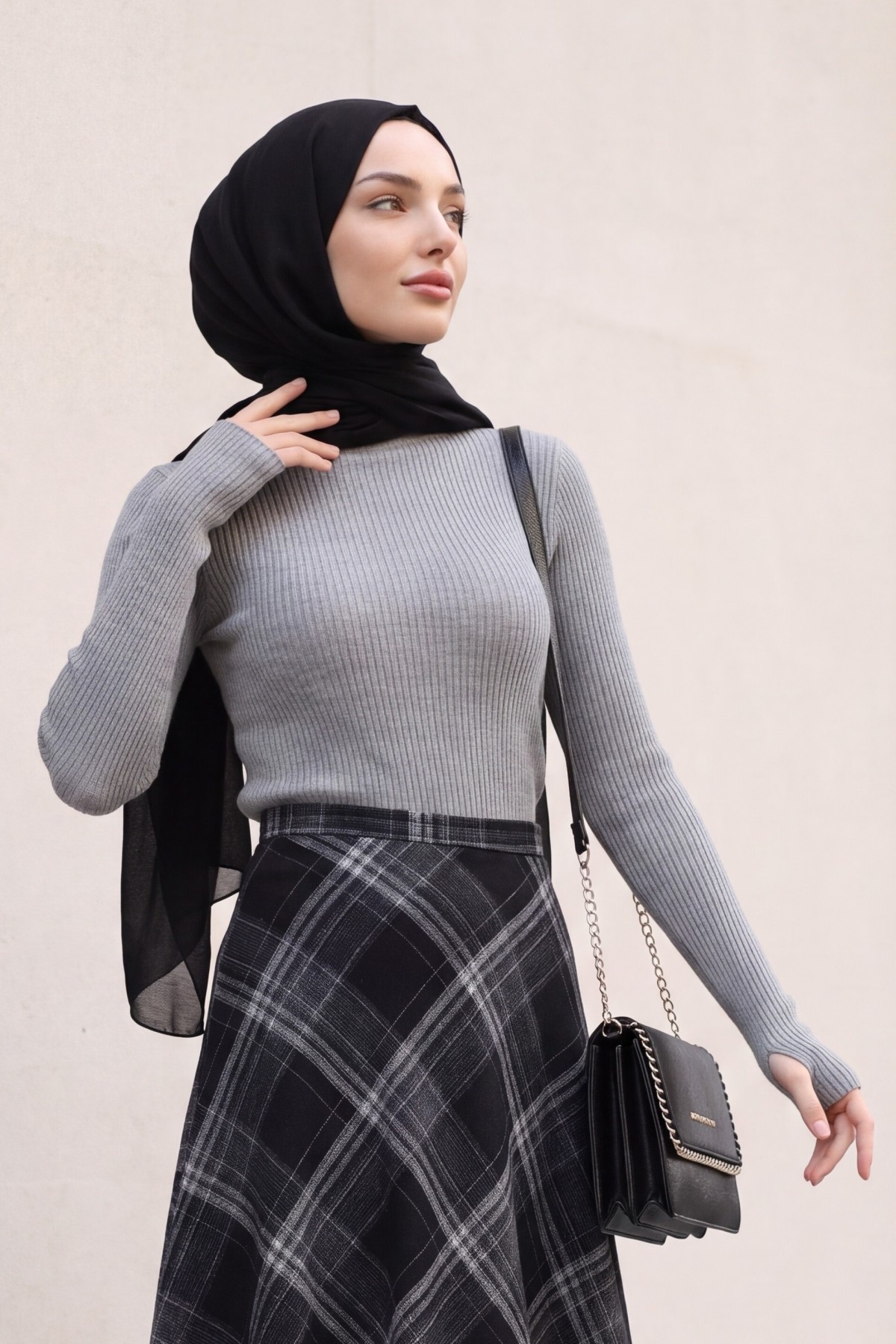 Boğazlı Parmak Geçirme Detaylı Triko Body -Gri