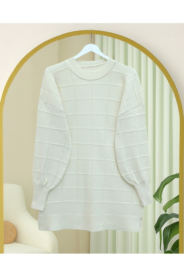 Kare Desenli Yırtmaçlı Yumoş Triko Tunik   -Krem