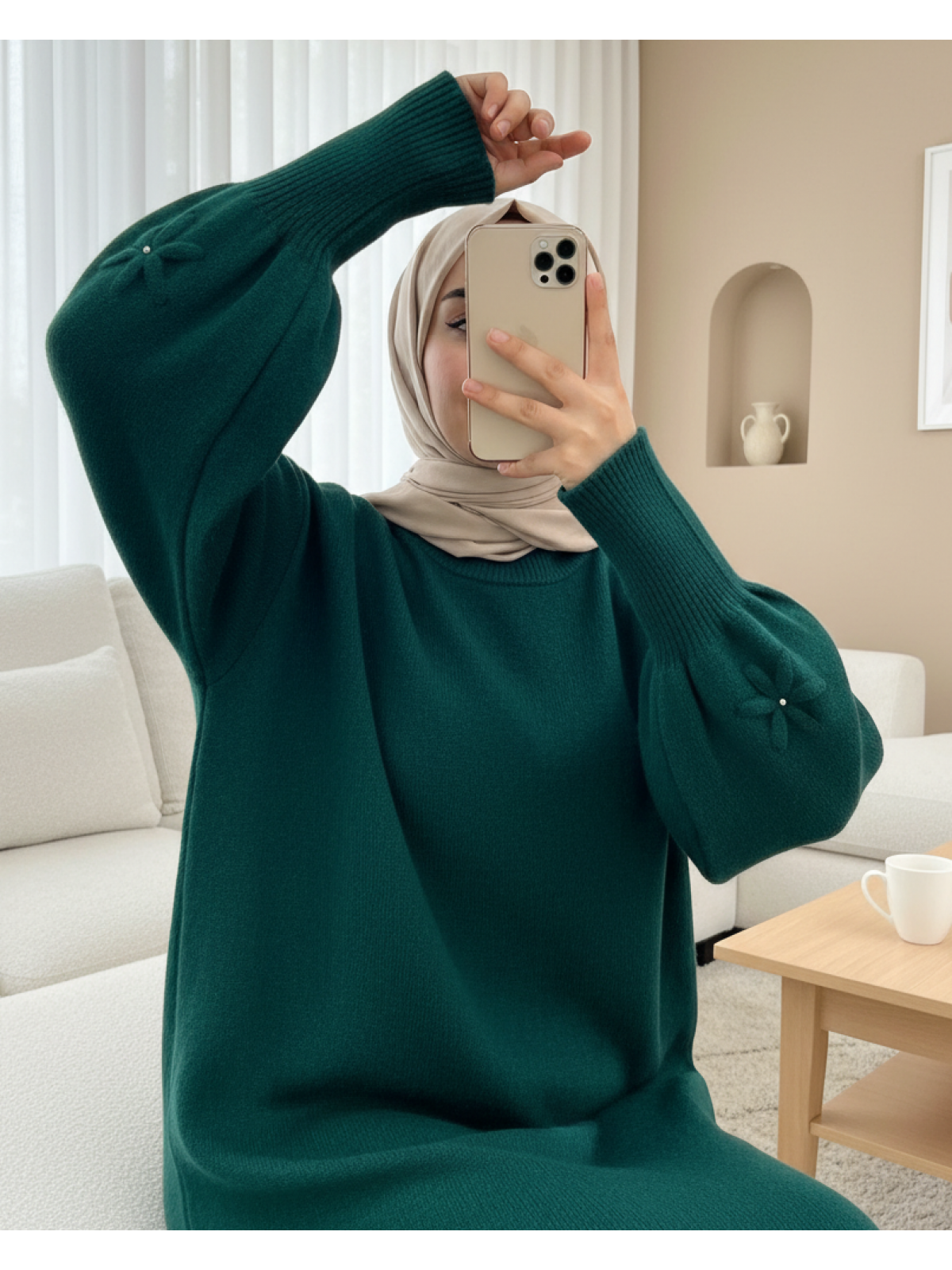 Kolu Çiçek Detaylı Yuvarlak Yaka Yumoş Triko Kazak  -Zümrüt