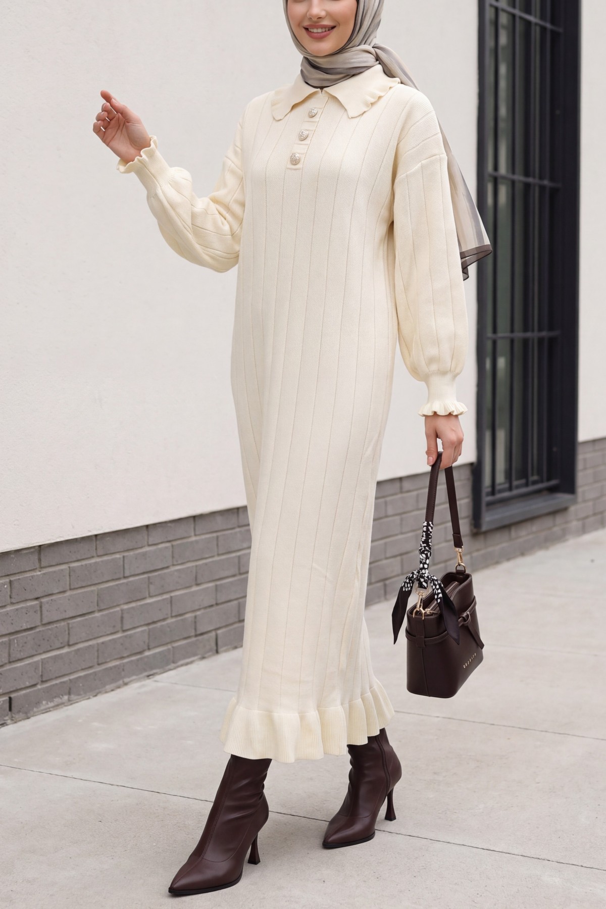 Button-Detail Knit Dress with Ruffles at the Collar and Hem -Cream color