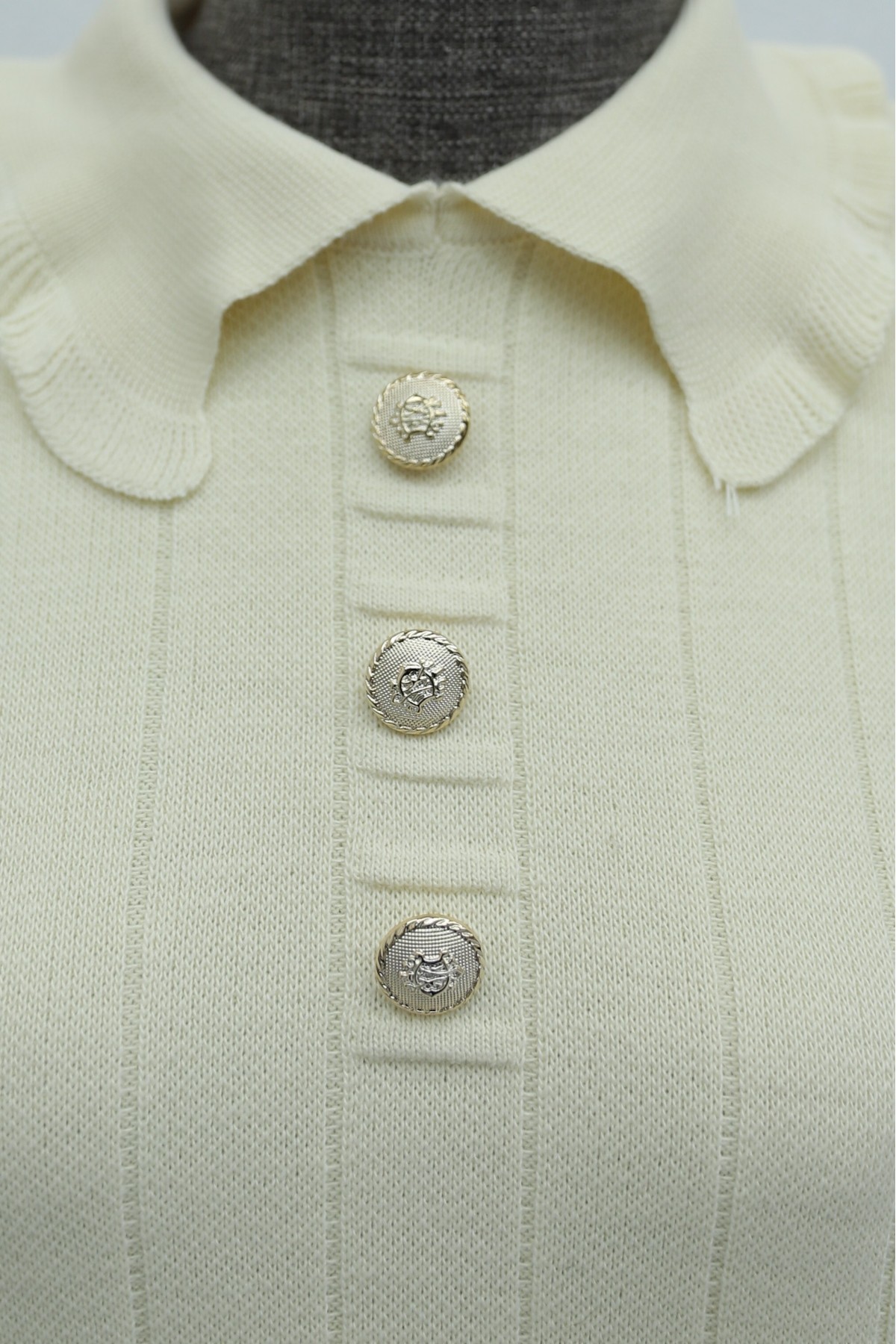 Button-Detail Knit Dress with Ruffles at the Collar and Hem -Cream color