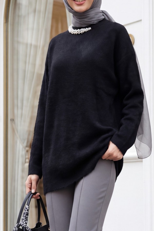 Fuzzy Knit Tunic with Pearl Detail on the Collar -Black