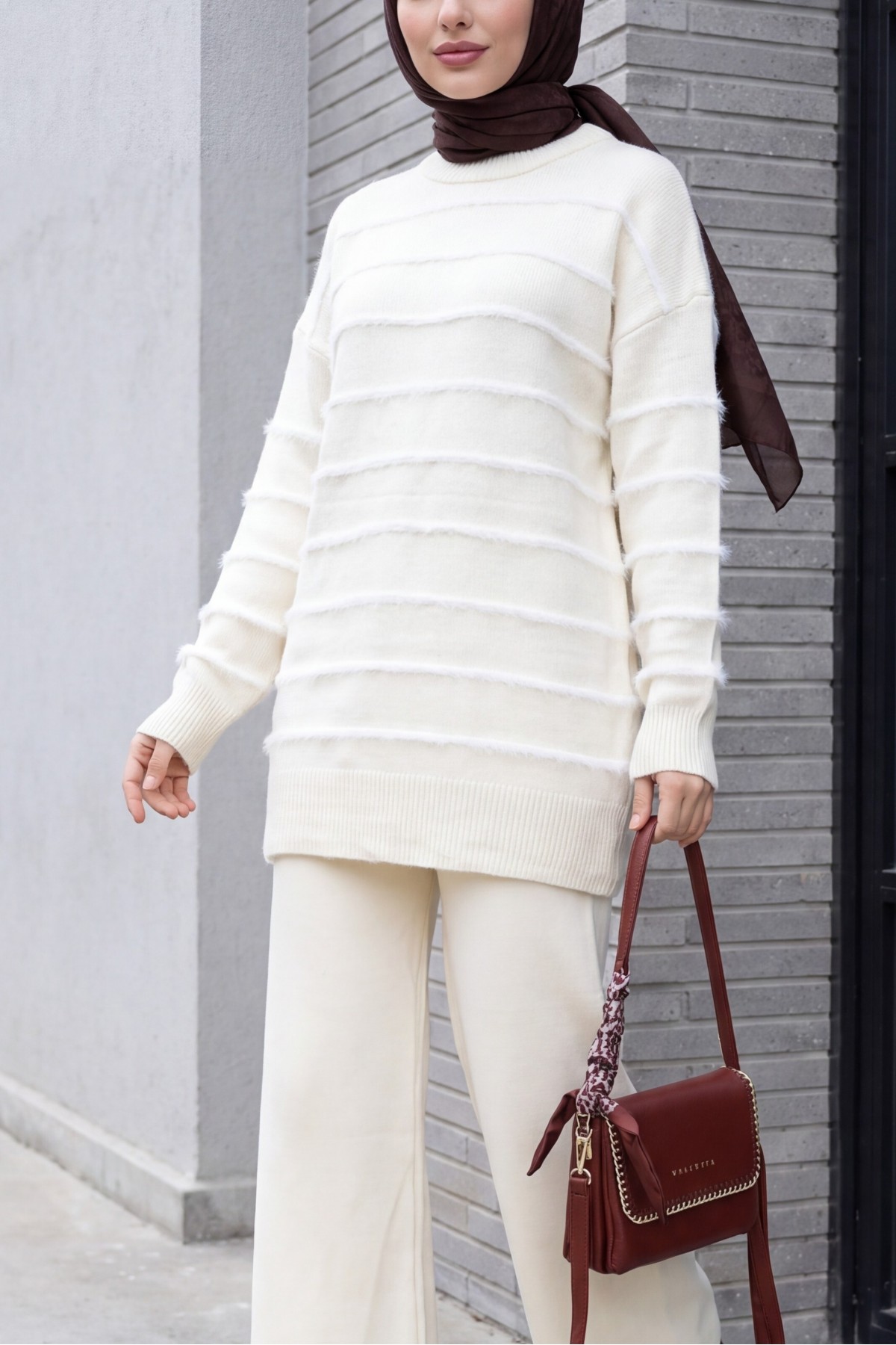 Knitted Set with Crew Neck, Striped Accents, and Matching Trousers -Cream color