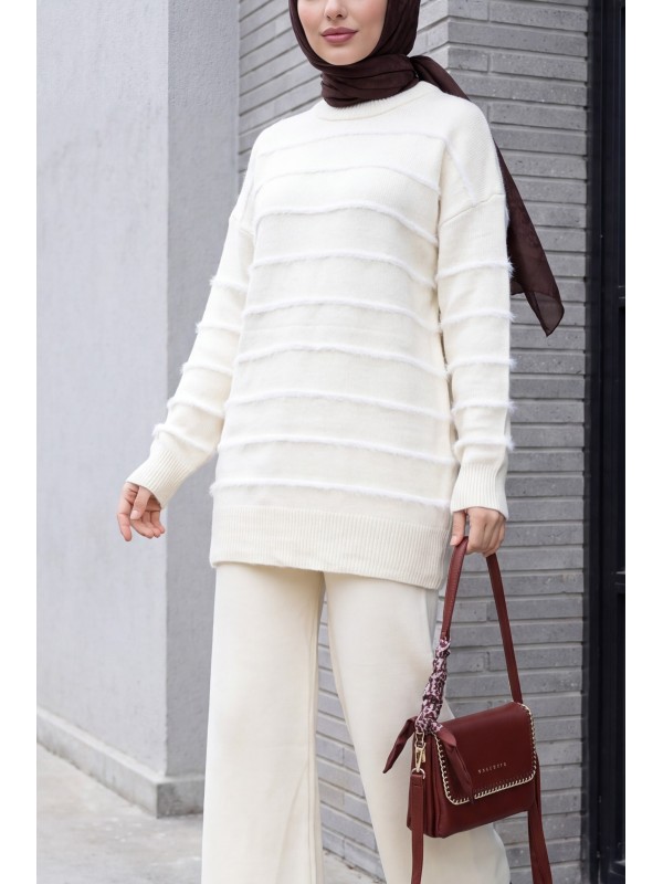 Knitted Set with Crew Neck, Striped Accents, and Matching Trousers -Cream color