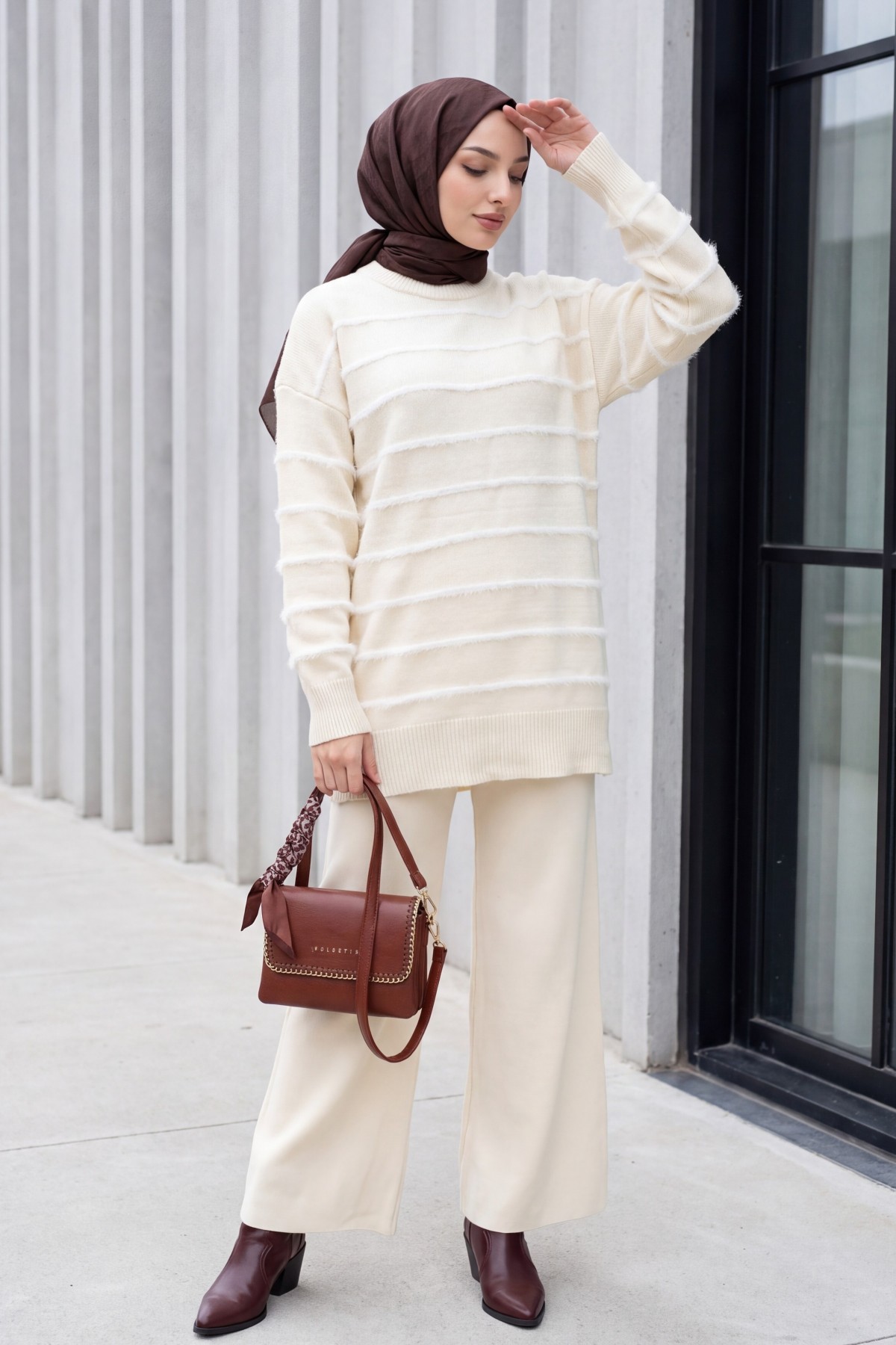 Knitted Set with Crew Neck, Striped Accents, and Matching Trousers -Cream color