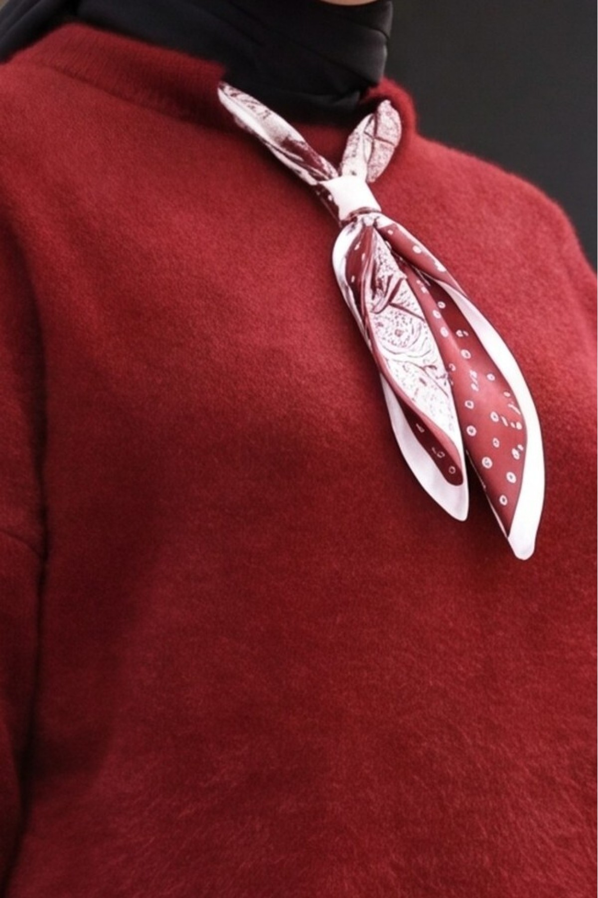 Yakası Fular Detaylı Yumoş Triko Tunik -Bordo