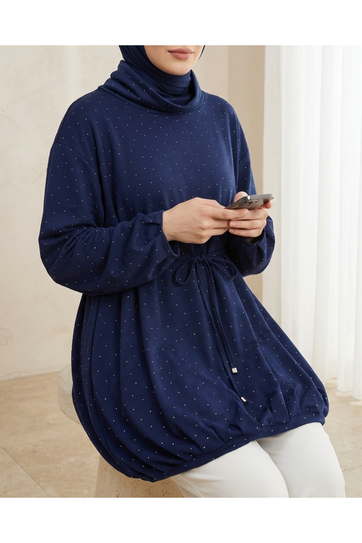 سويت شيرت من أويشو مع تنورة مرنة وخصر مربوط وياقة مدورة نصفية -كحلي