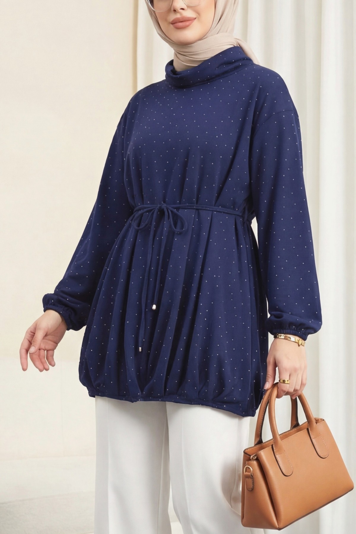 سويت شيرت من أويشو مع تنورة مرنة وخصر مربوط وياقة مدورة نصفية -كحلي