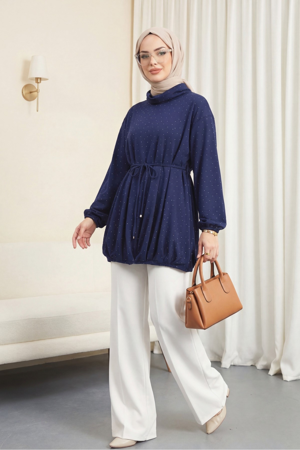 سويت شيرت من أويشو مع تنورة مرنة وخصر مربوط وياقة مدورة نصفية -كحلي