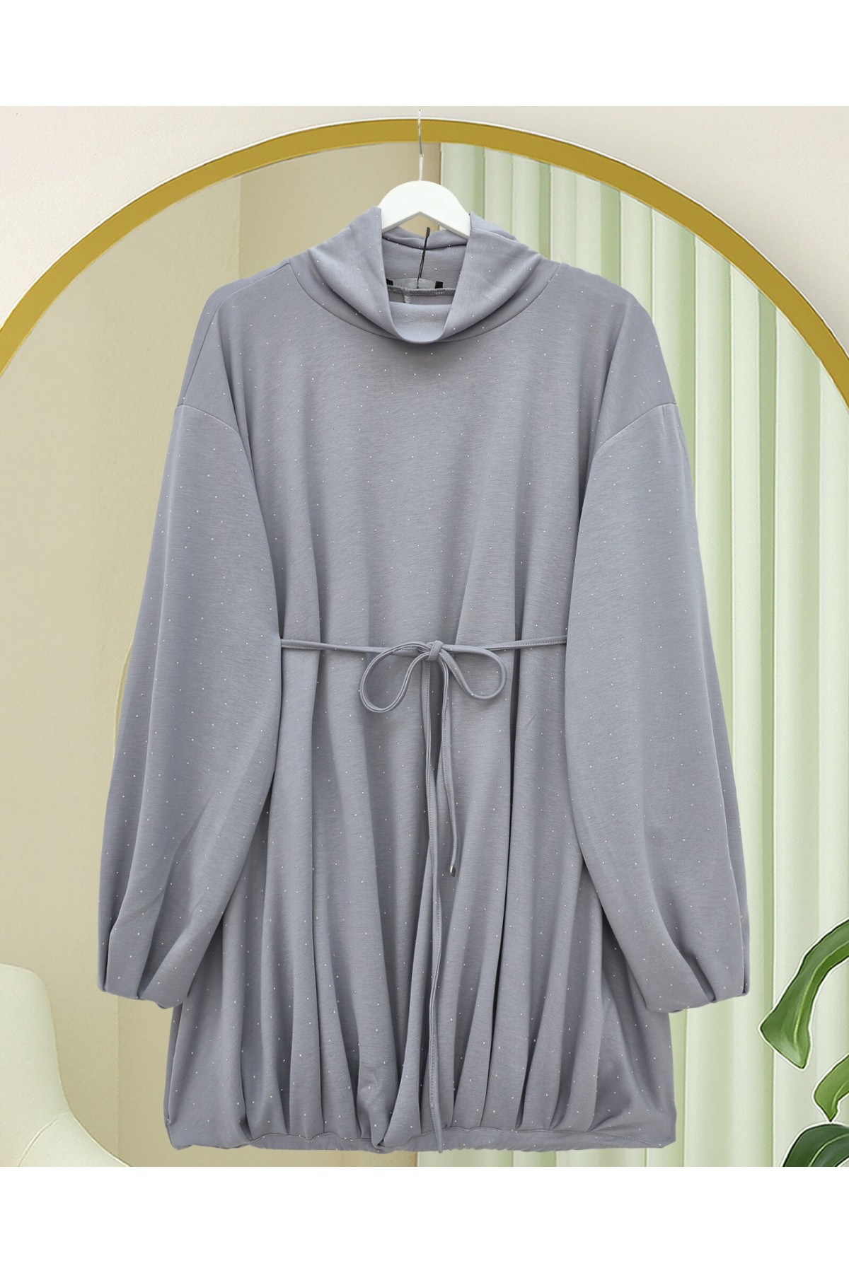 سويت شيرت من أويشو مع تنورة مرنة وخصر مربوط وياقة مدورة نصفية -رمادي فاتح