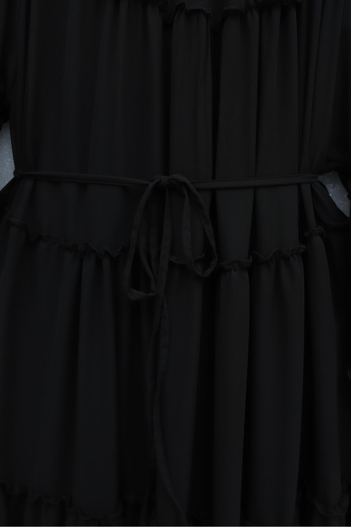 Kolu Lastikli Beli Bağlamalı Katlı Fırfır Detaylı Elbise  -Siyah