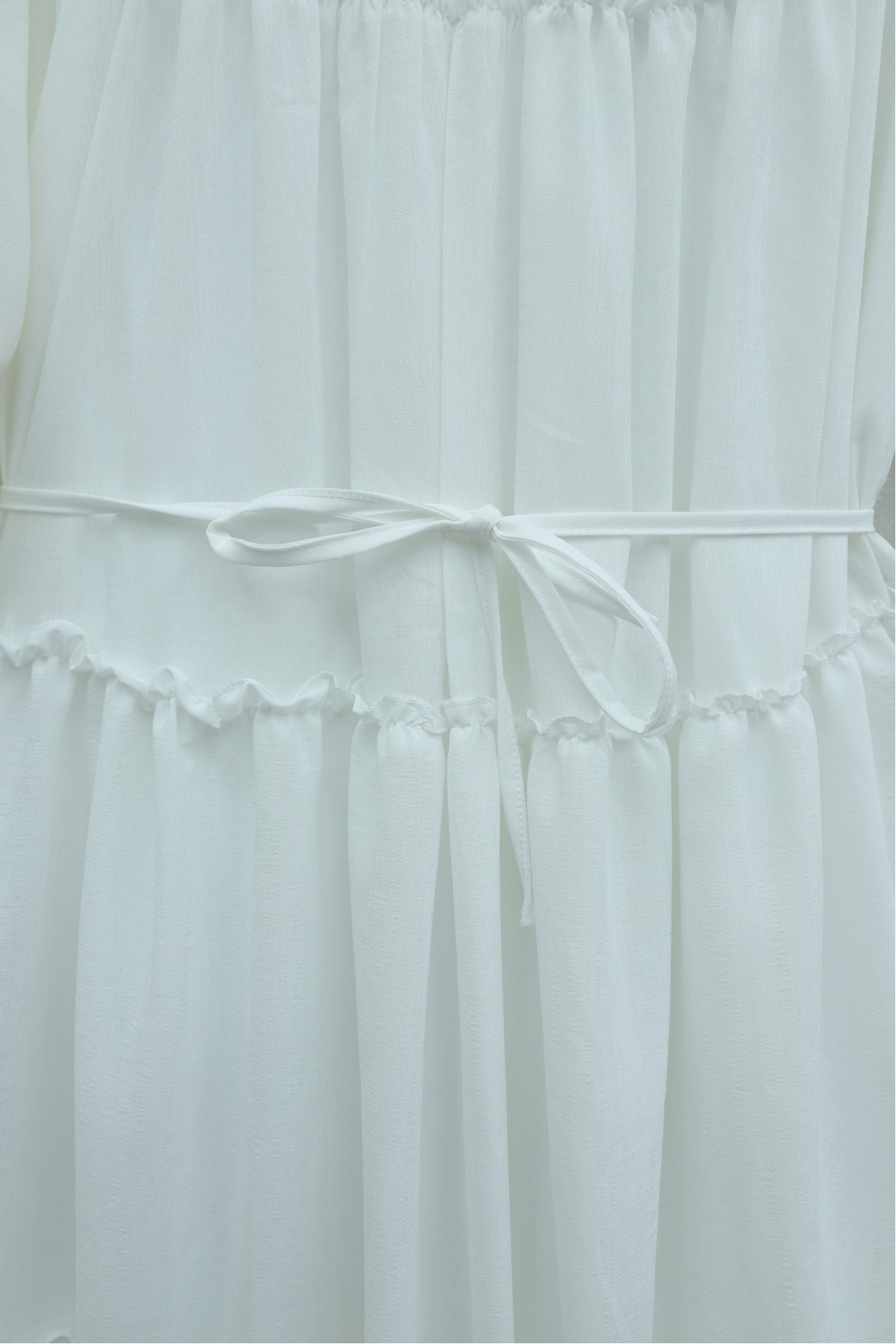 Kolu Lastikli Beli Bağlamalı Katlı Fırfır Detaylı Elbise  -Beyaz