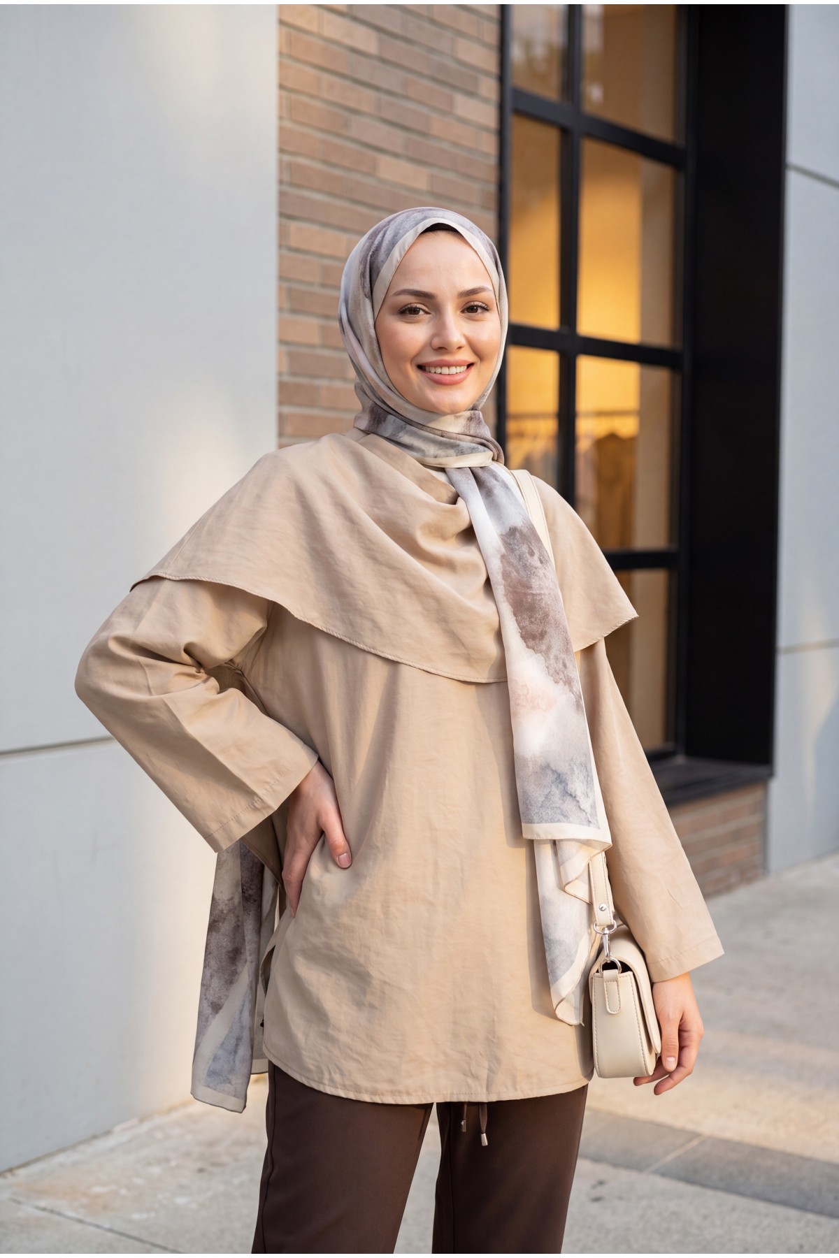 Çıkarılabilir Pelerinli Oversize Modal Tunik  -Vizon