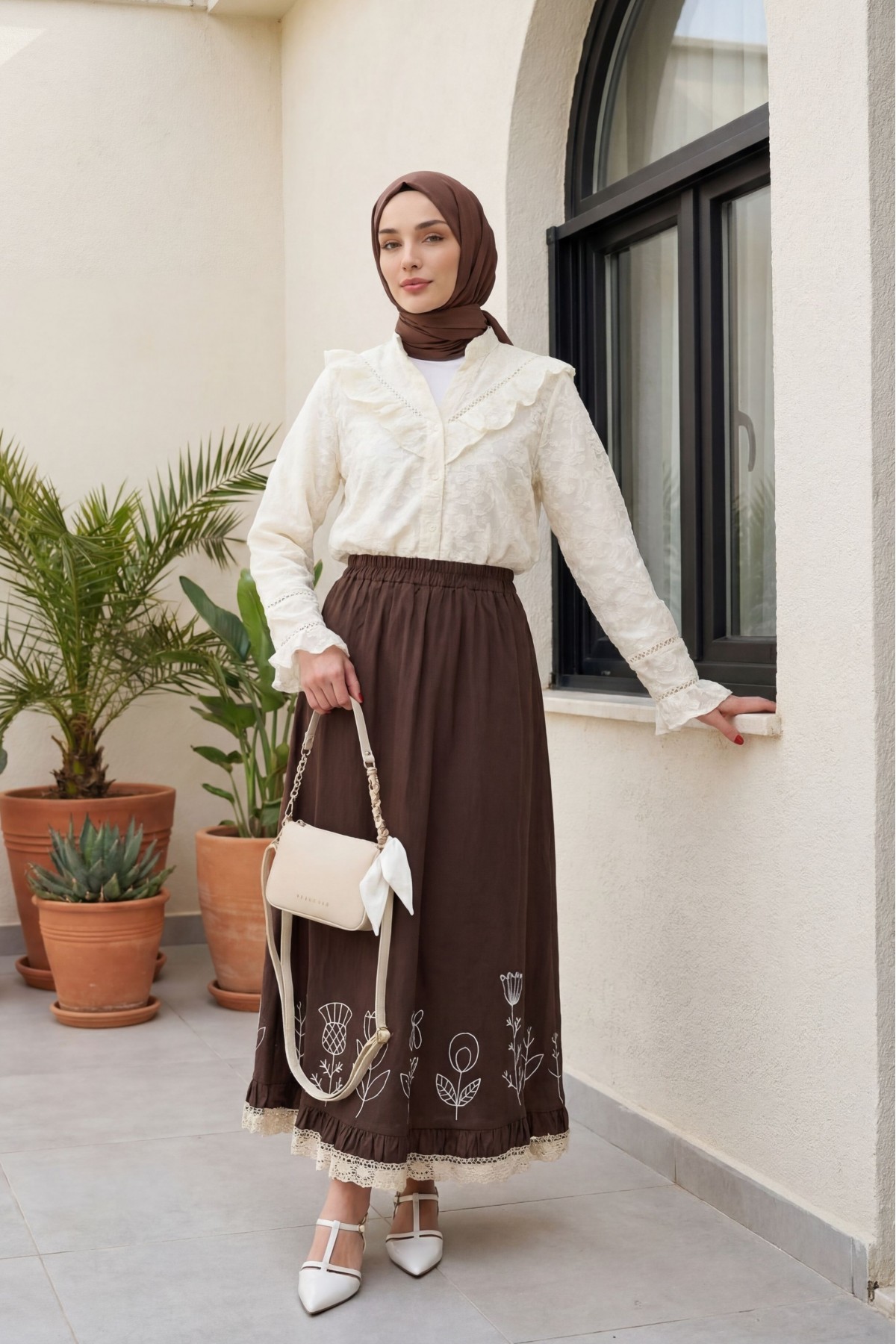 Lace Embroidered Elastic Waist Skirt  -Brown