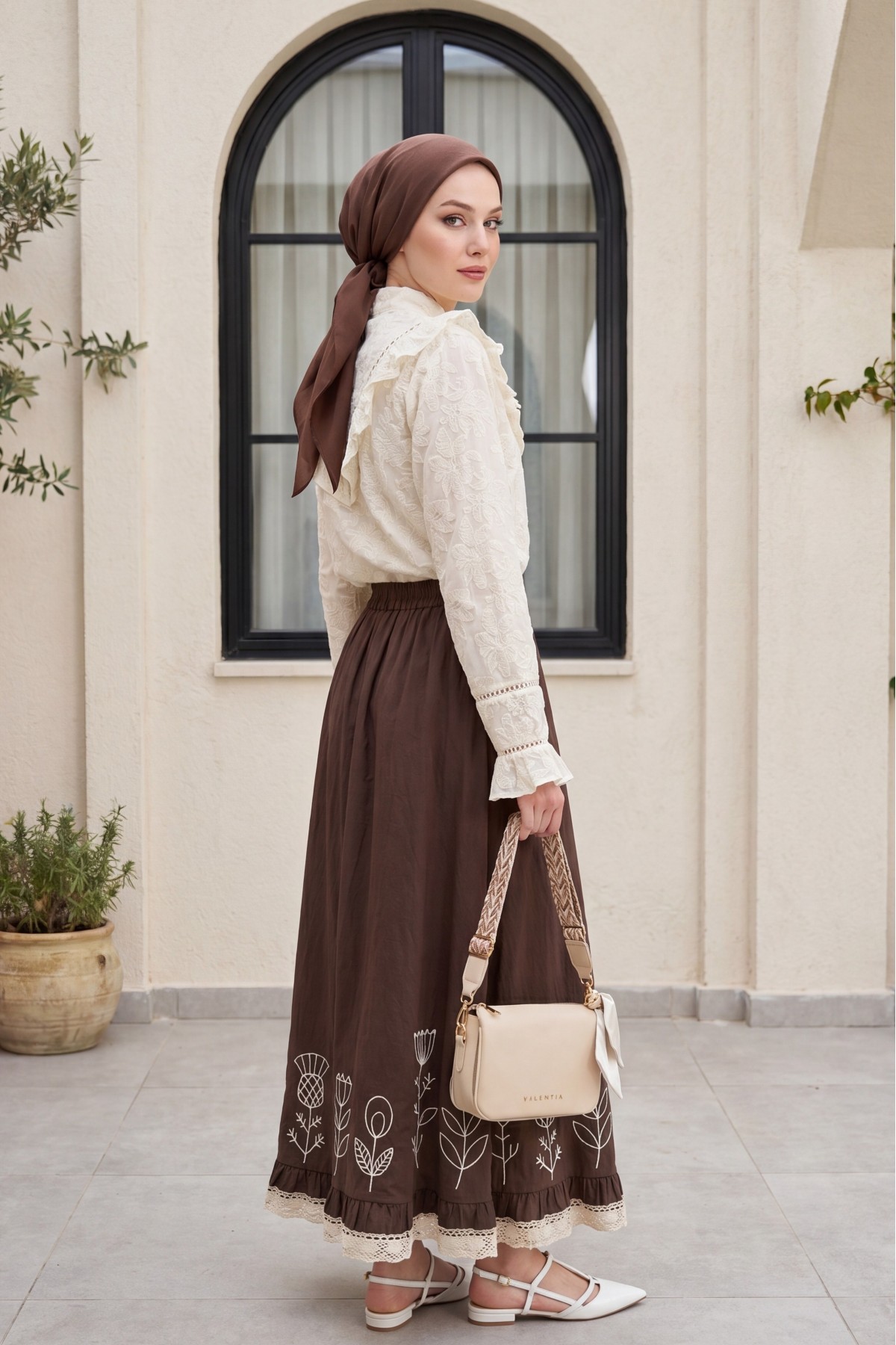 Lace Embroidered Elastic Waist Skirt  -Brown