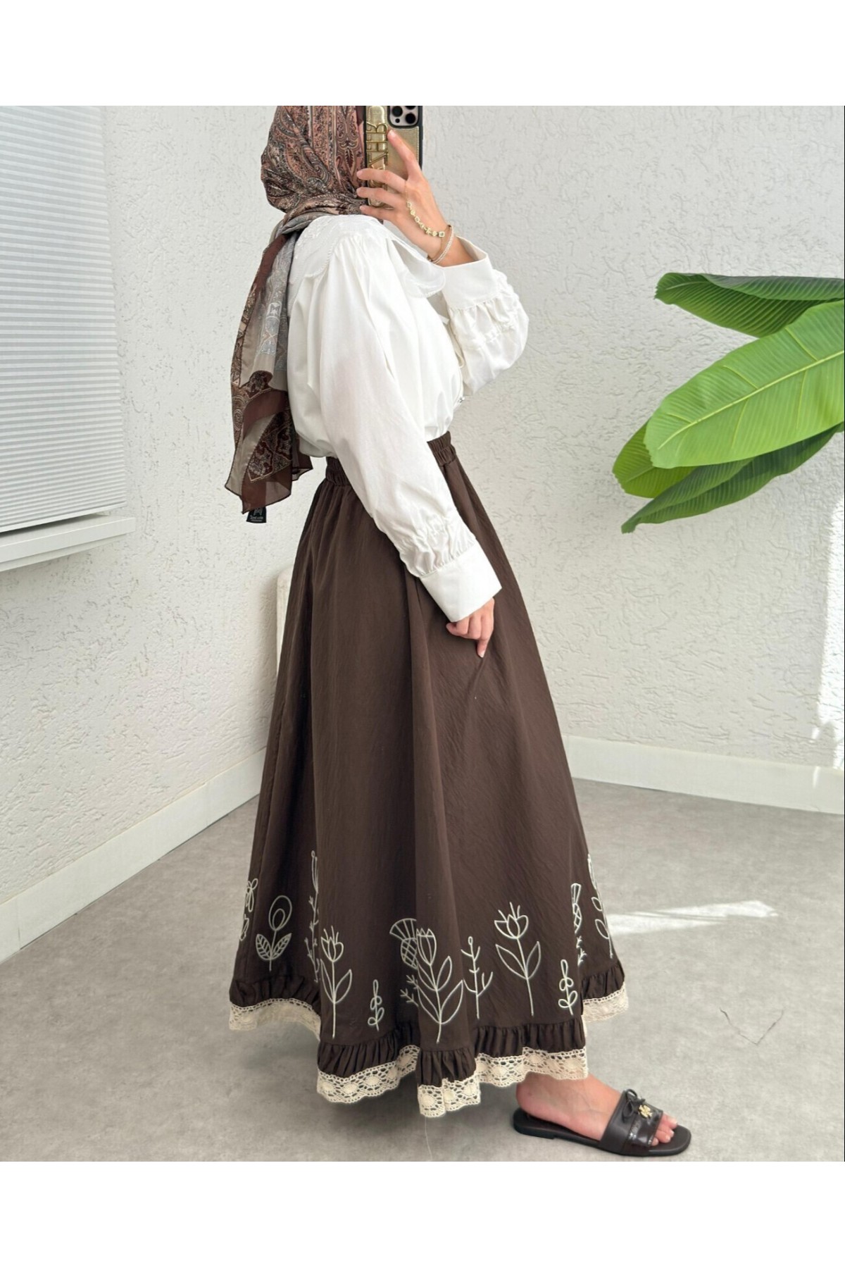 Lace Embroidered Elastic Waist Skirt  -Brown