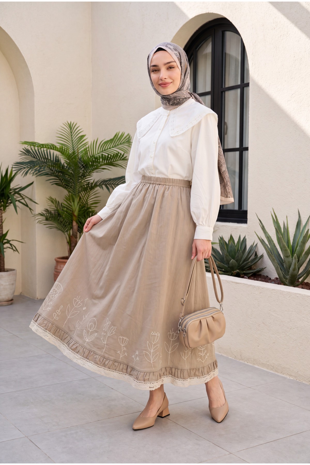 Lace Embroidered Elastic Waist Skirt   -Stone