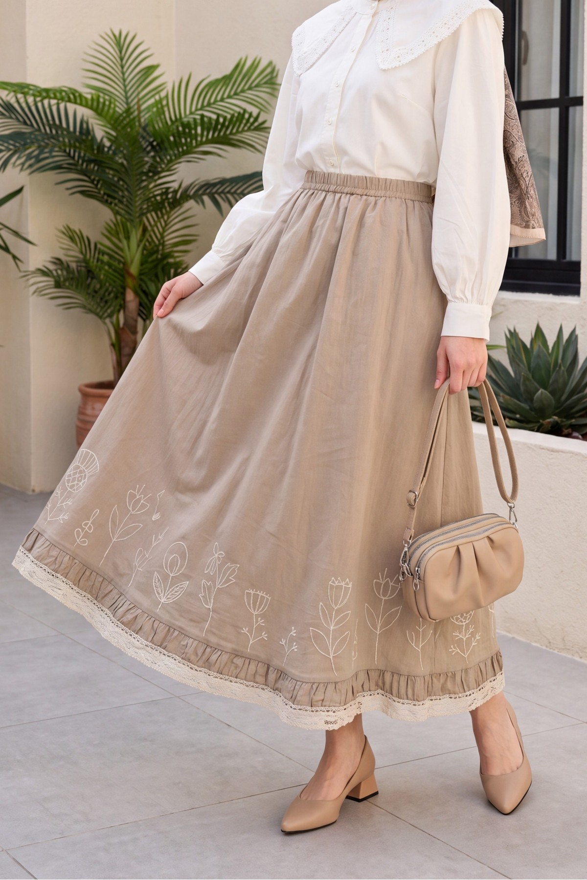 Lace Embroidered Elastic Waist Skirt   -Stone