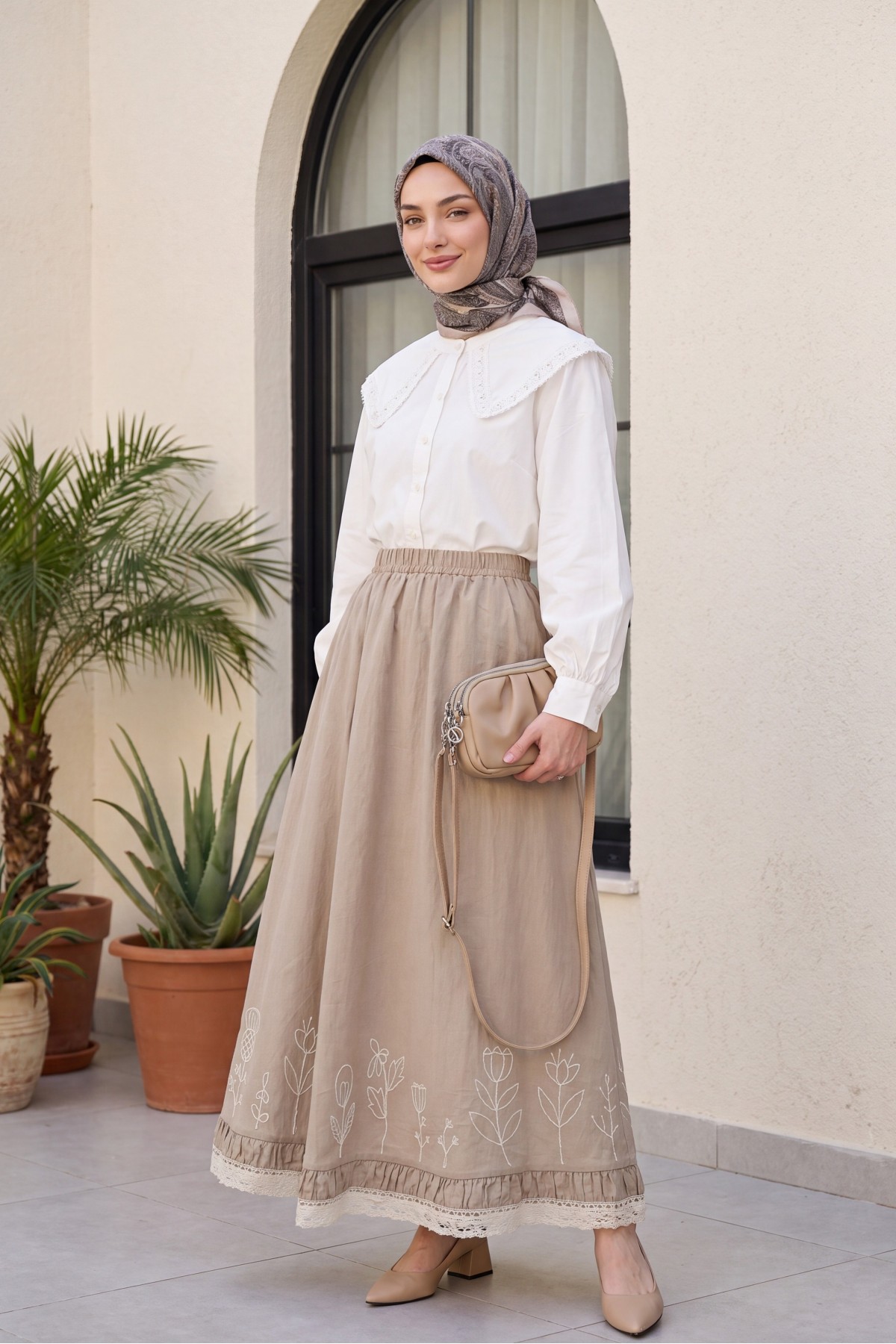 Lace Embroidered Elastic Waist Skirt   -Stone