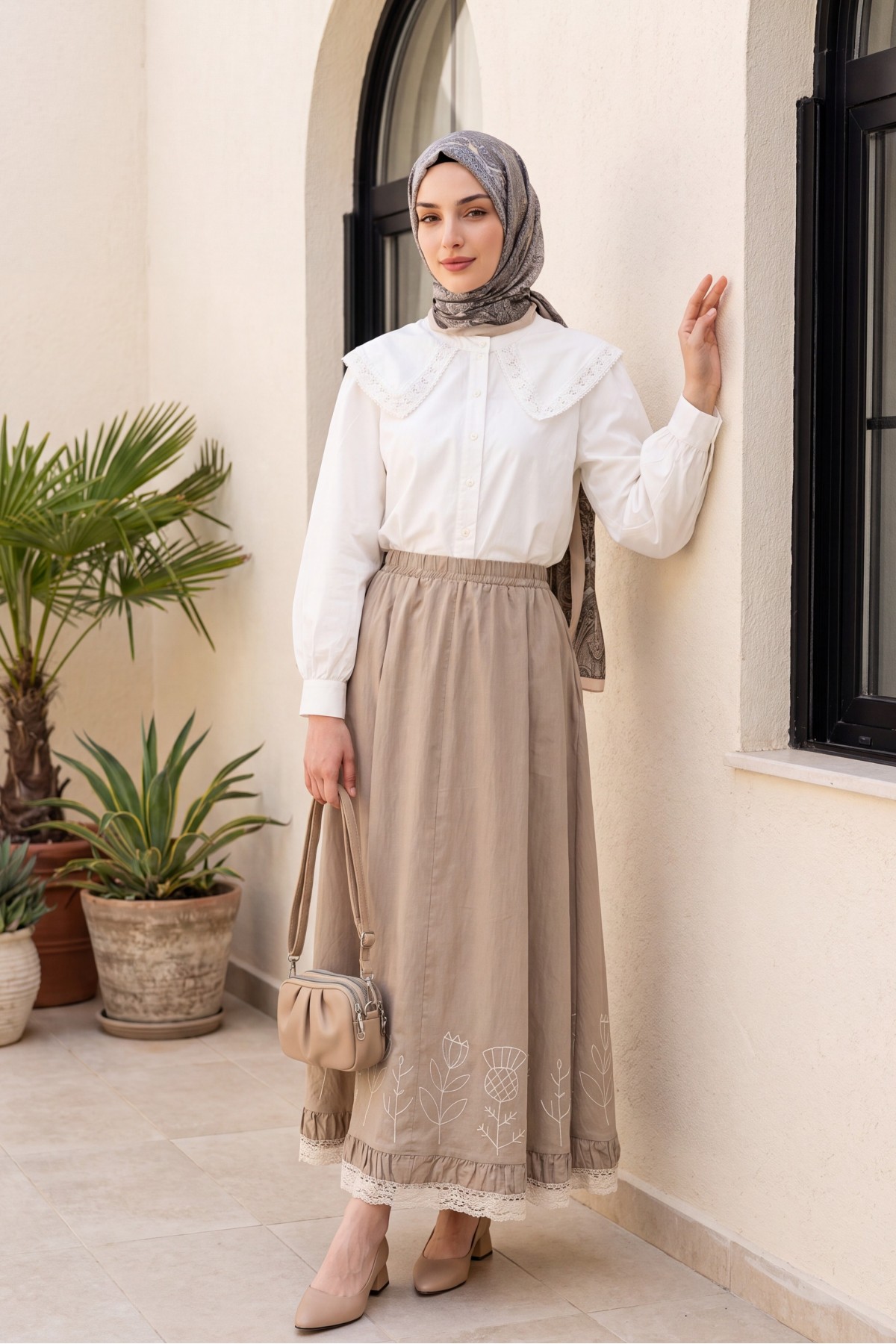 Lace Embroidered Elastic Waist Skirt   -Stone