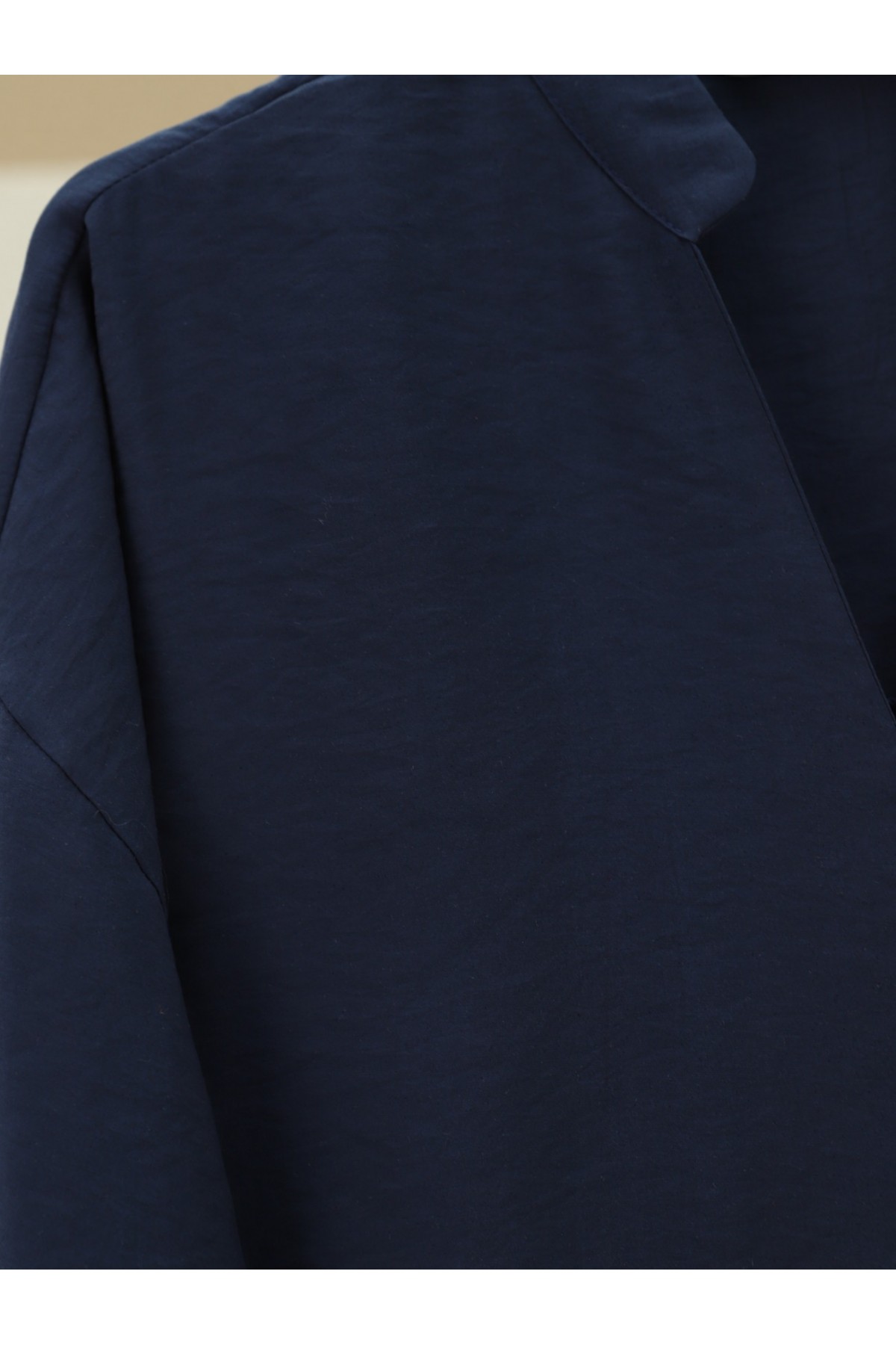 قميص بأكمام طويلة وأزرار من الخلف ودانتيل -كحلي