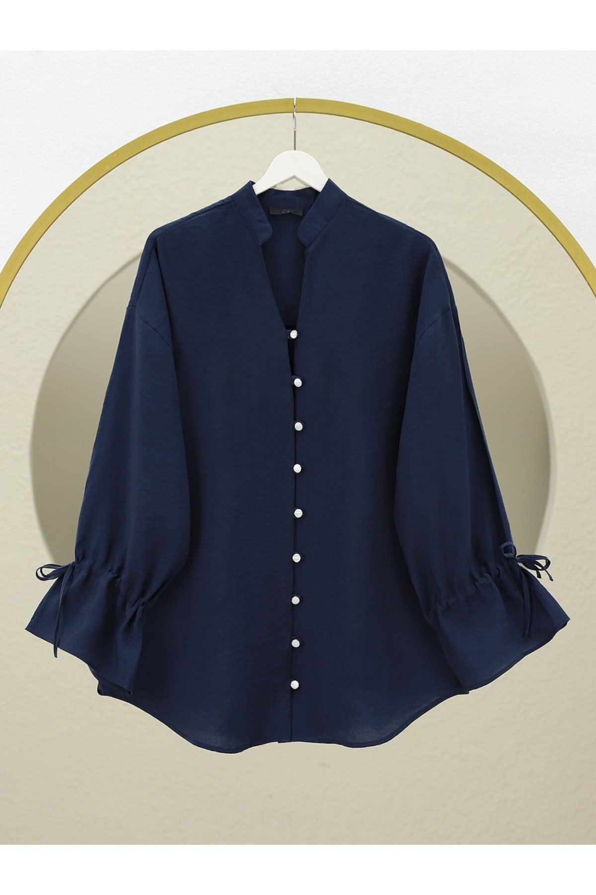 قميص بأكمام طويلة وأزرار من الخلف ودانتيل -كحلي