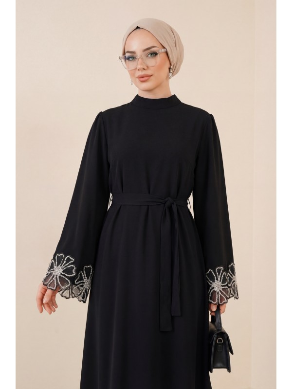 Kolları ve Eteği Çiçekli Taş Detaylı Bağcıklı Krep Elbise -Siyah