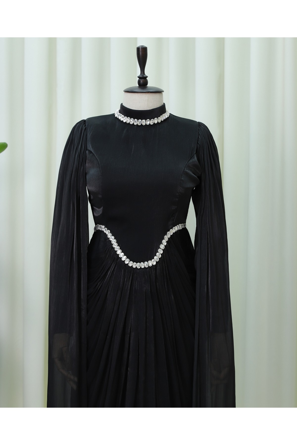 Yakası Ve Beli Taşlı Pelerin Detaylı Janjan Abiye -Siyah