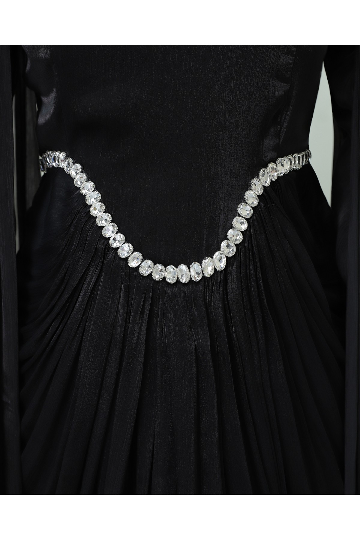 Yakası Ve Beli Taşlı Pelerin Detaylı Janjan Abiye -Siyah