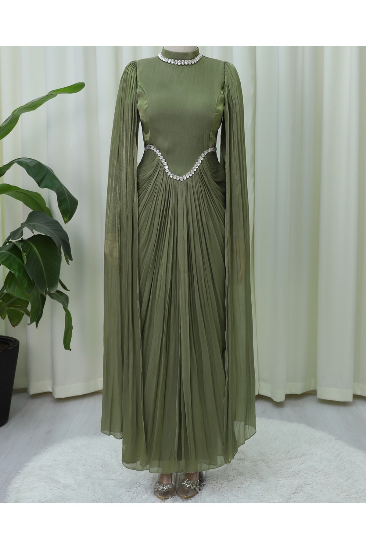 Yakası Ve Beli Taşlı Pelerin Detaylı Janjan Abiye -Haki