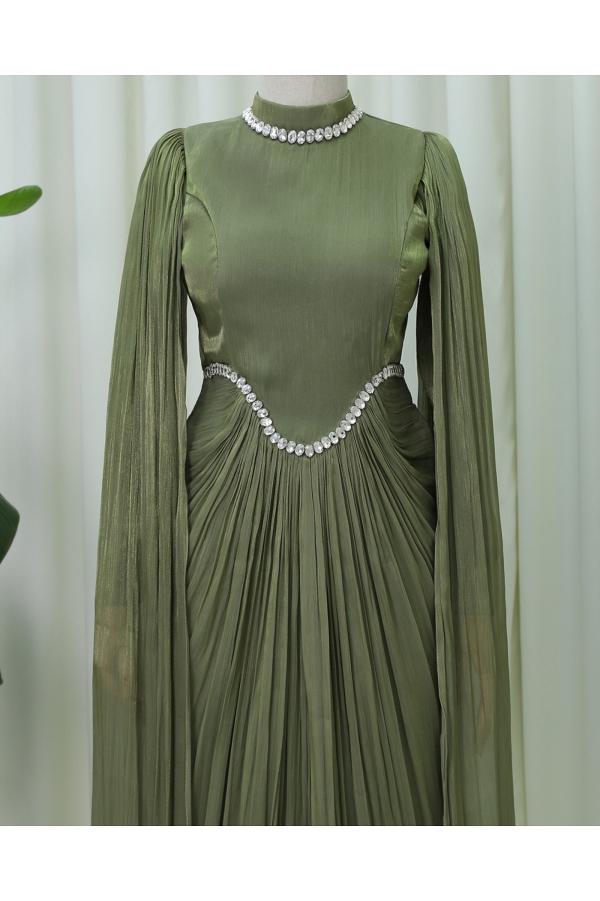 Yakası Ve Beli Taşlı Pelerin Detaylı Janjan Abiye -Haki