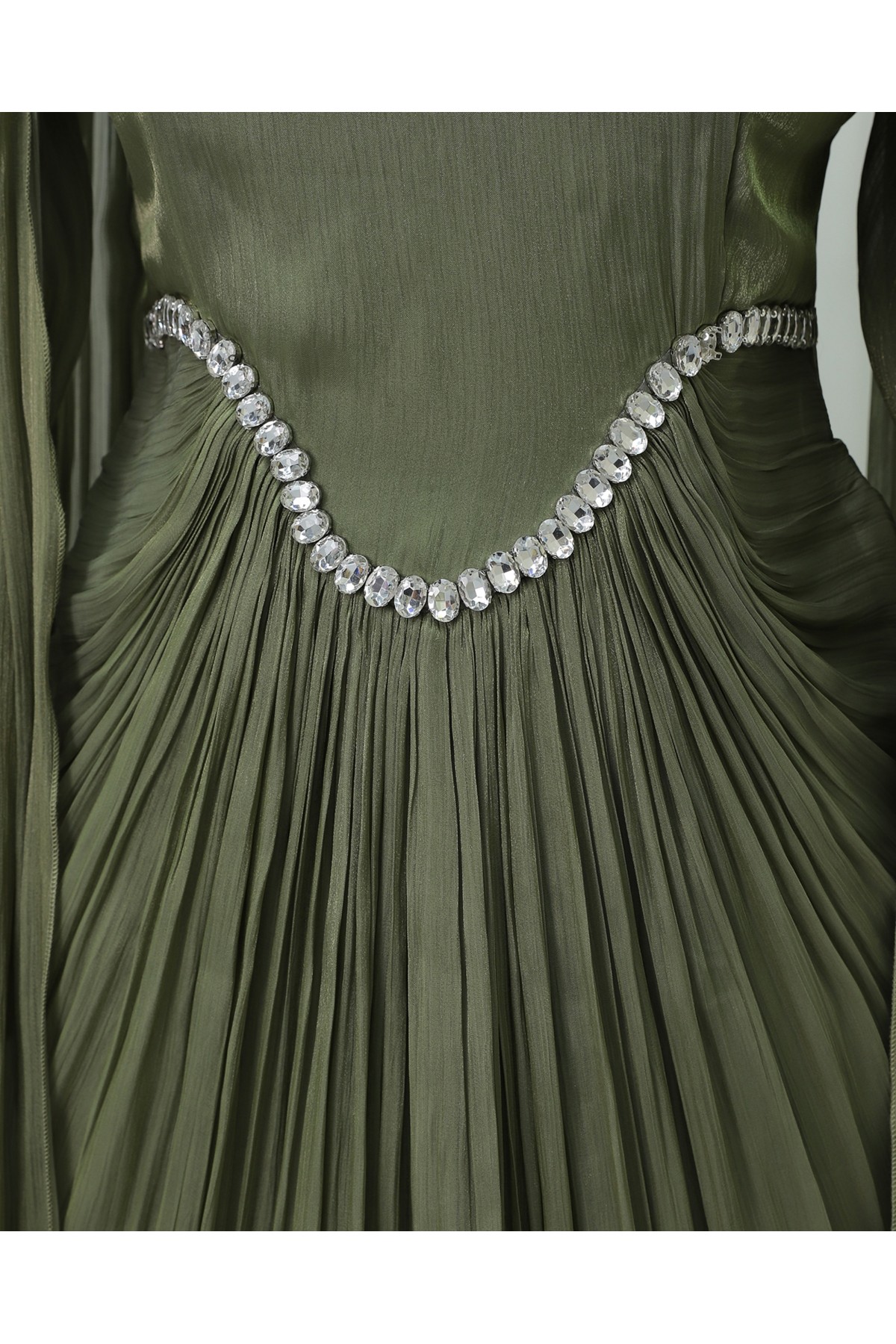 Yakası Ve Beli Taşlı Pelerin Detaylı Janjan Abiye -Haki