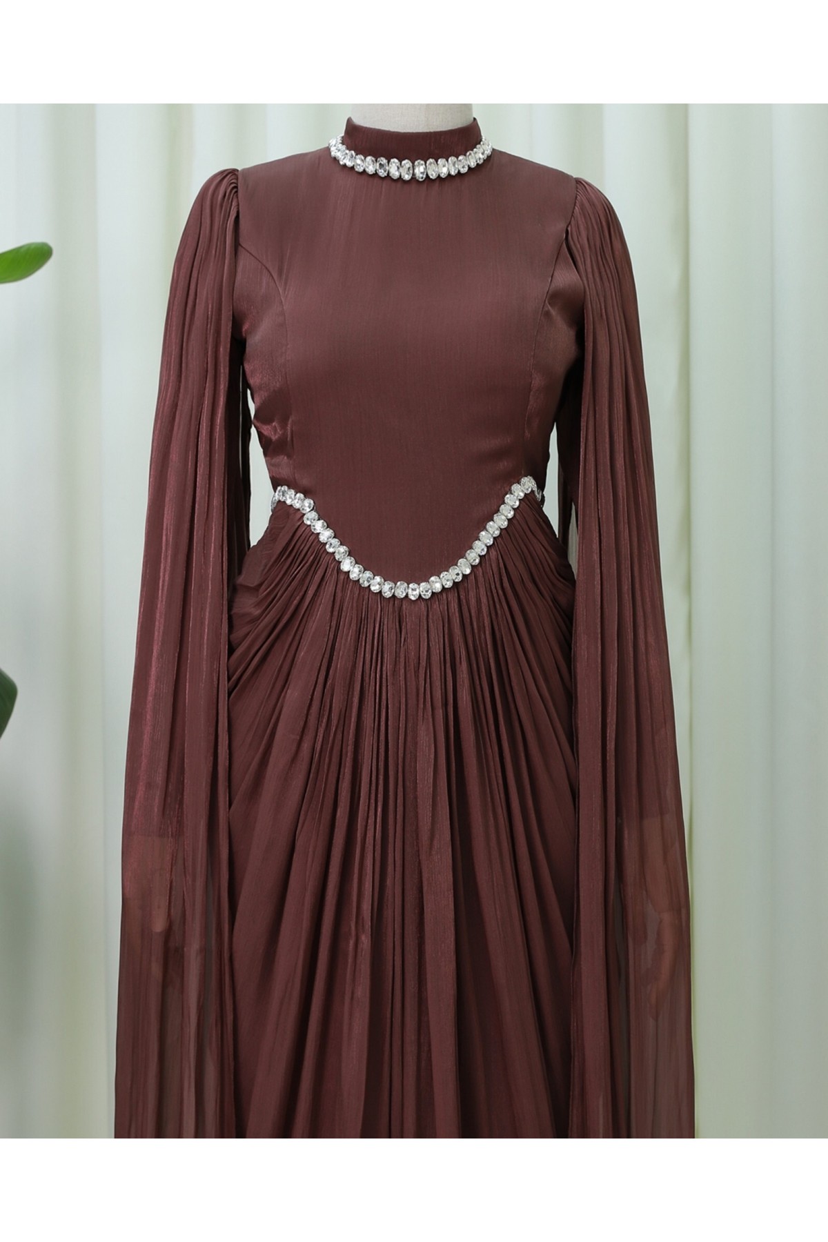 Yakası Ve Beli Taşlı Pelerin Detaylı Janjan Abiye -G.Kurusu