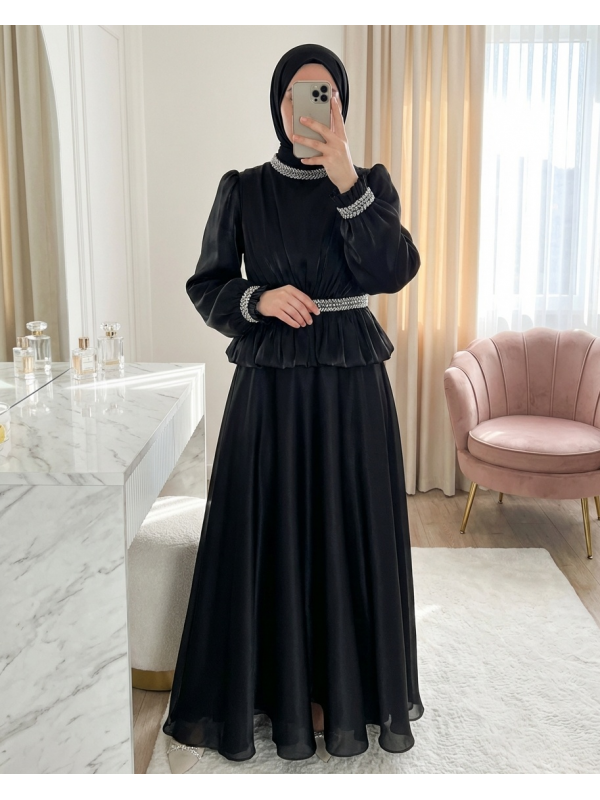 Beli Volan Detaylı Taşlı Janjan Saten Abiye -Siyah