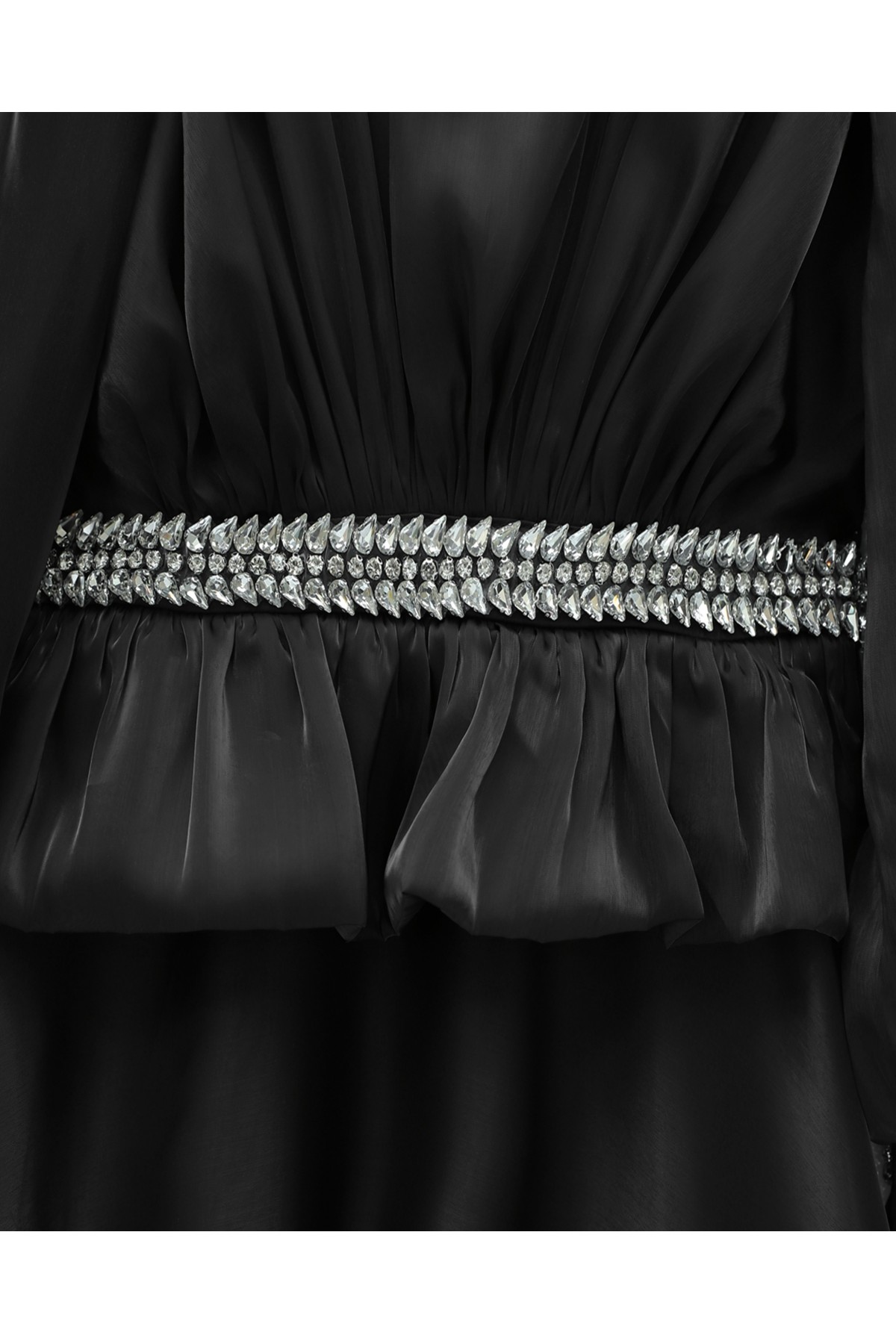 Beli Volan Detaylı Taşlı Janjan Saten Abiye -Siyah