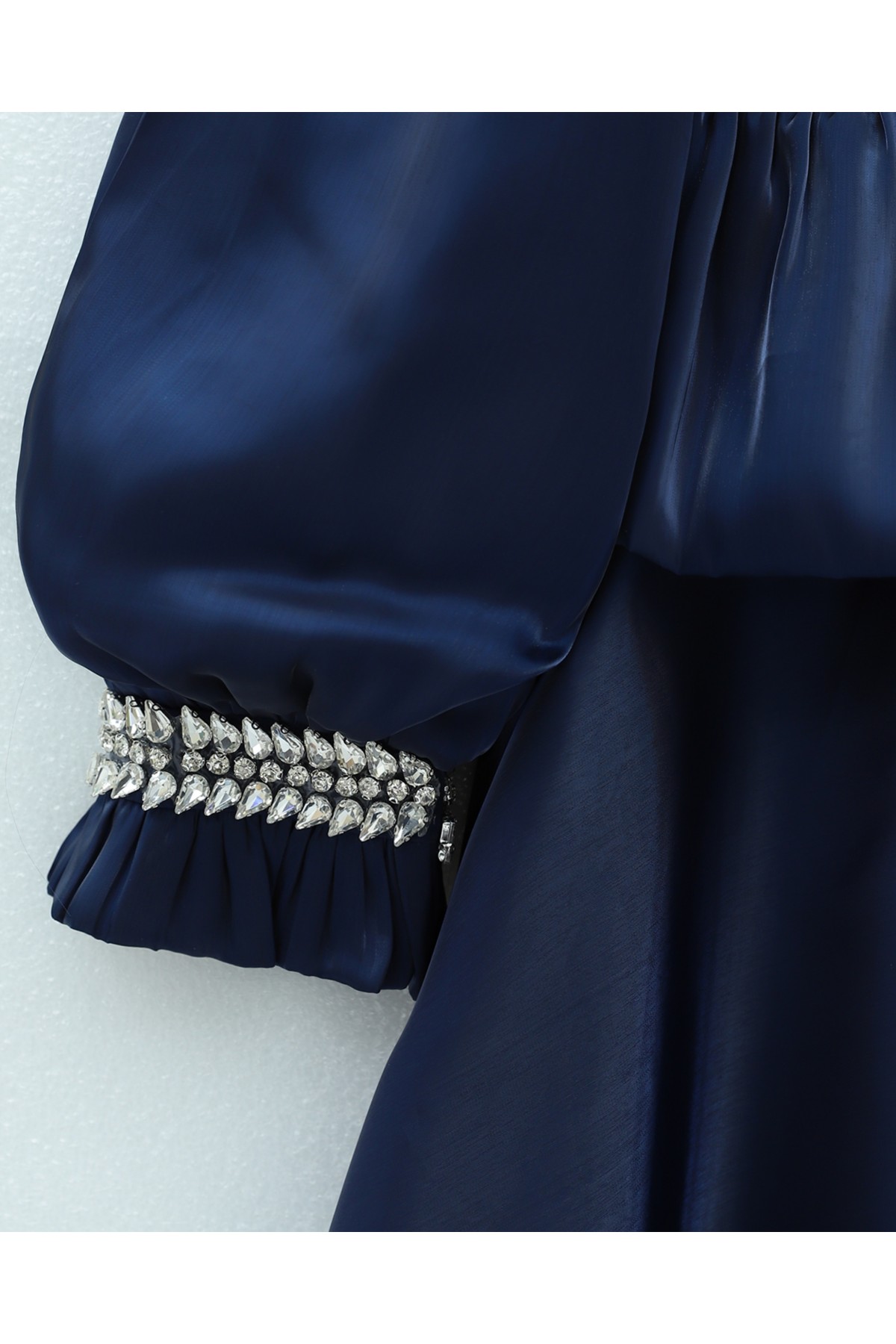 Beli Volan Detaylı Taşlı Janjan Saten Abiye -Laci