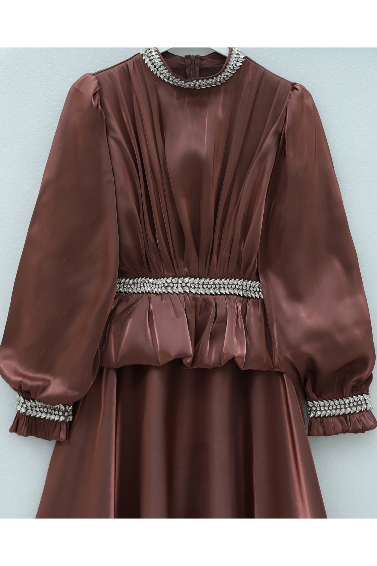 Beli Volan Detaylı Taşlı Janjan Saten Abiye -G.Kurusu