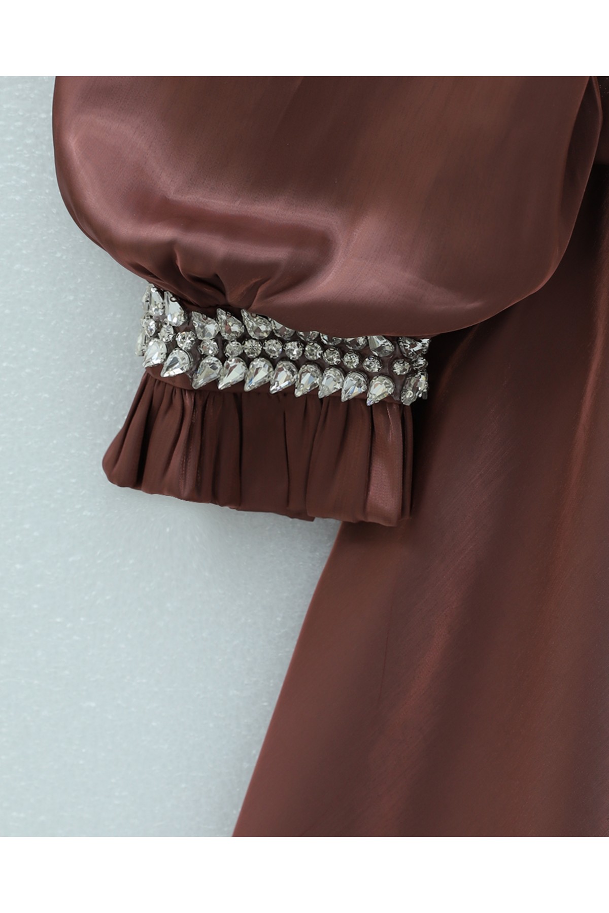 Beli Volan Detaylı Taşlı Janjan Saten Abiye -G.Kurusu