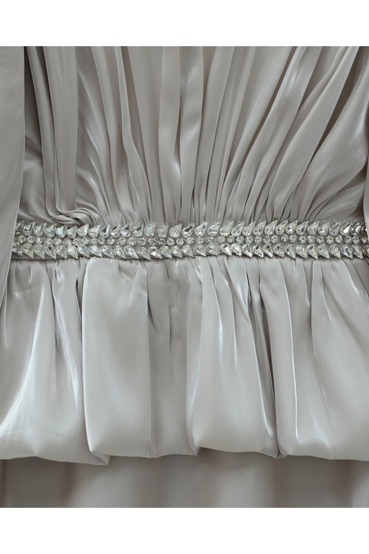 Beli Volan Detaylı Taşlı Janjan Saten Abiye -Taş