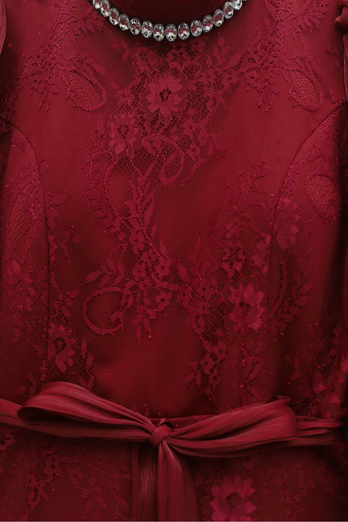 Dik Yaka Kolları Janjan Şifon Kemerli Dantel Elbise -Bordo