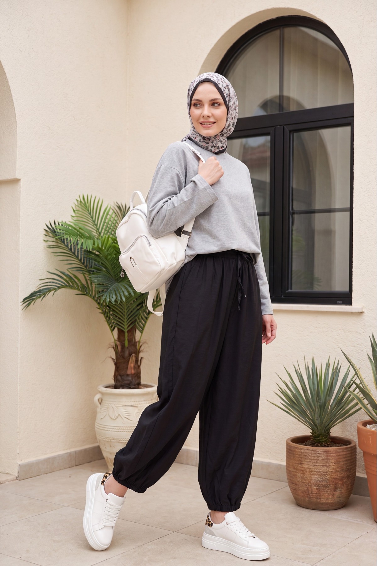 Modal trousers with elasticated waistband, pockets, and drawstring. -Black
